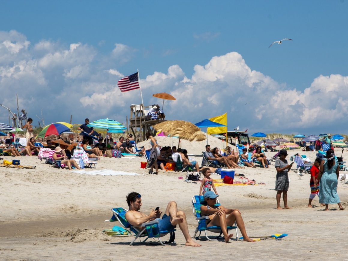 Precautions Urged for Beachgoers Amid Vibrio Vulnificus Warnings