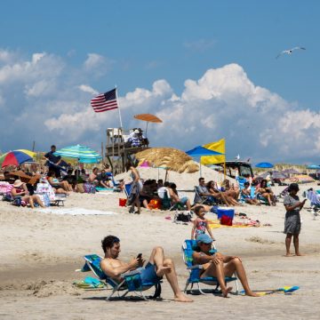 Precautions Urged for Beachgoers Amid Vibrio Vulnificus Warnings