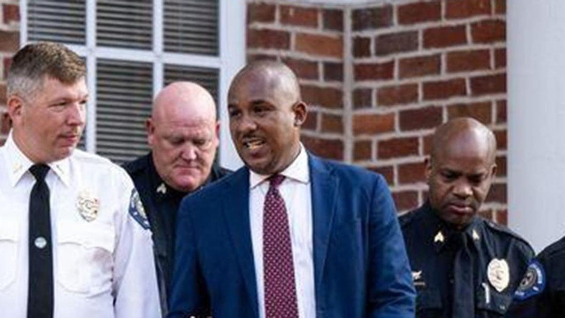 Mississippi Senate Race Heats Up as Colom Challenges Hyde-Smith