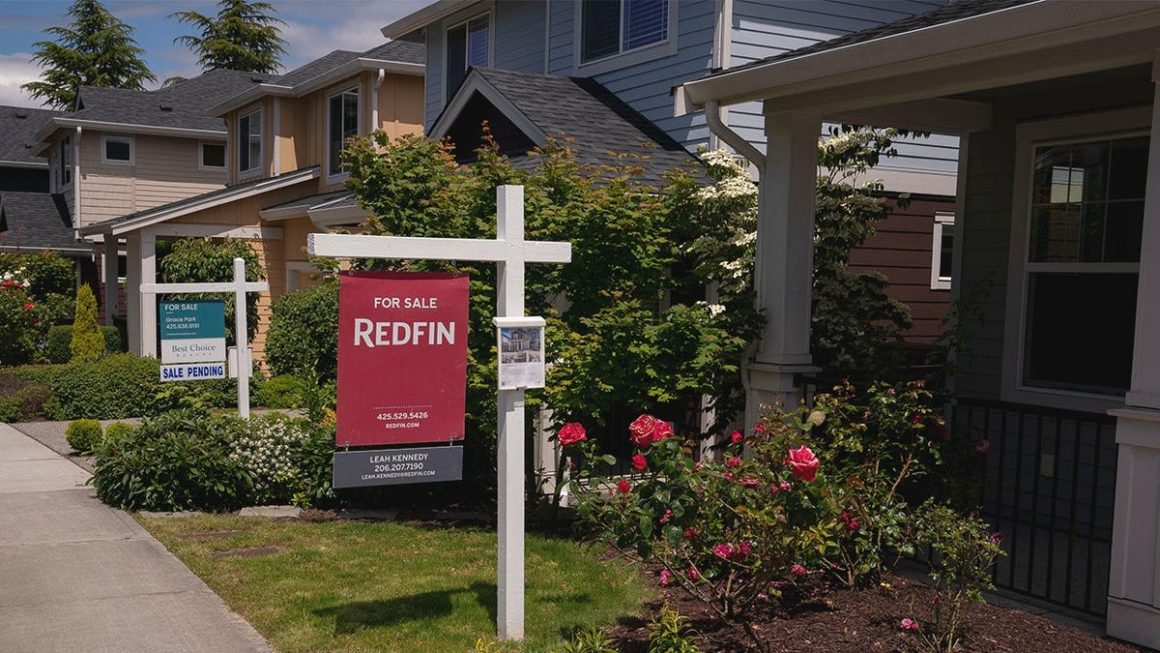 Seattle Family Downsizing Due to Rising Costs Amid Inflation