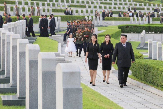 85b5b199-6942-4e5f-9e26-bb442fc14be2 Kim Jong Un and Daughter Ju Ae Attend War Memorials