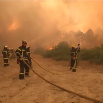 8dc3b9fe-5647-4c51-be09-4151221effe1 Wildfires in France and Spain Force Mass Evacuations