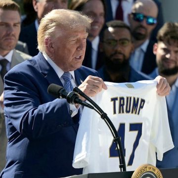 8e7b870e-1b7d-40cb-86eb-ba7f2f23b30e Trump Praises Shohei Ohtani in Dodgers White House Visit