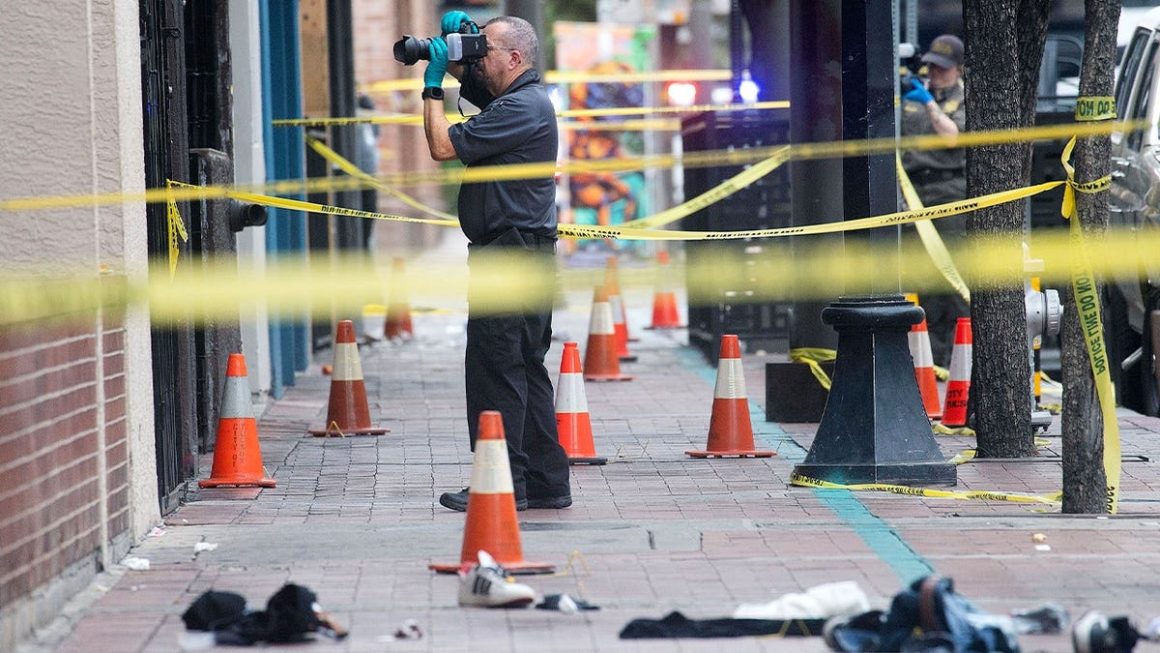Mass Shooting in Tucson Leaves 10 Wounded