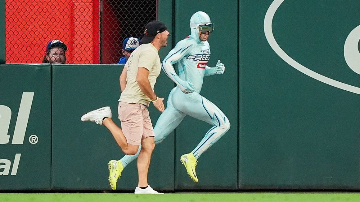 996b4429-0f33-487a-a302-893b0c4267e4 Atlanta Braves Fan Learns Importance of Speed Against The Freeze