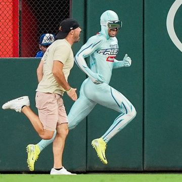 Atlanta Braves Fan Learns Importance of Speed Against The Freeze