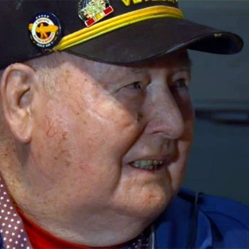 9e530ad8-e77c-487c-adb1-15d6bf270d71 WWII Veteran Finally Receives Purple Heart After Eight Decades