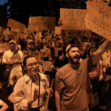 Leadership Changes in Ukraine Amid Protests and Military Strategy Debates