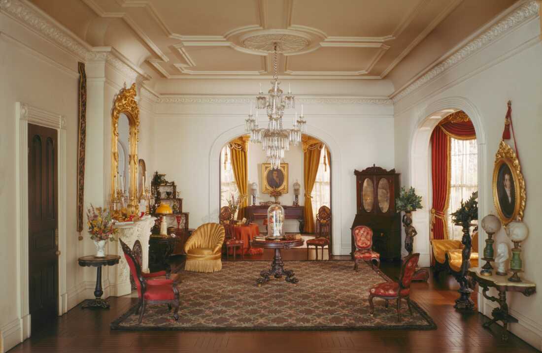 b03b92b0-b0e4-4a48-b157-9fe0ca60df0c Intricate Task of Maintaining Miniature Dioramas at the Art Institute of Chicago
