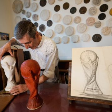 b04a420e-e331-417d-ba16-fd856449eb97 The Story Behind the FIFA World Cup Trophy