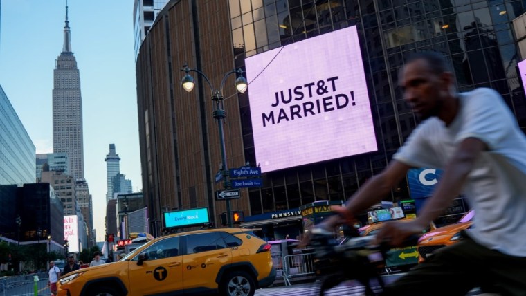 b48ee4ca-cfb5-454e-89b1-ba494b6f3a18 Taylor Swift Marries Travis Kelce in a Star-Studded Ceremony