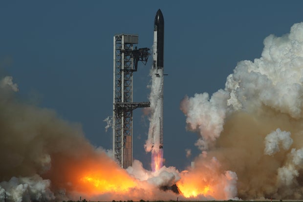 b902a5fe-9e96-4e45-9f39-e26e3b01eeba SpaceX’s 13th Super Heavy-Starship Launch and Its Implications for Lunar Missions