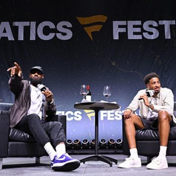 c0edc1b2-225e-41e5-9cd0-ad4555f6df64 LeBron James Keeps Fans Guessing at Fanatics Fest