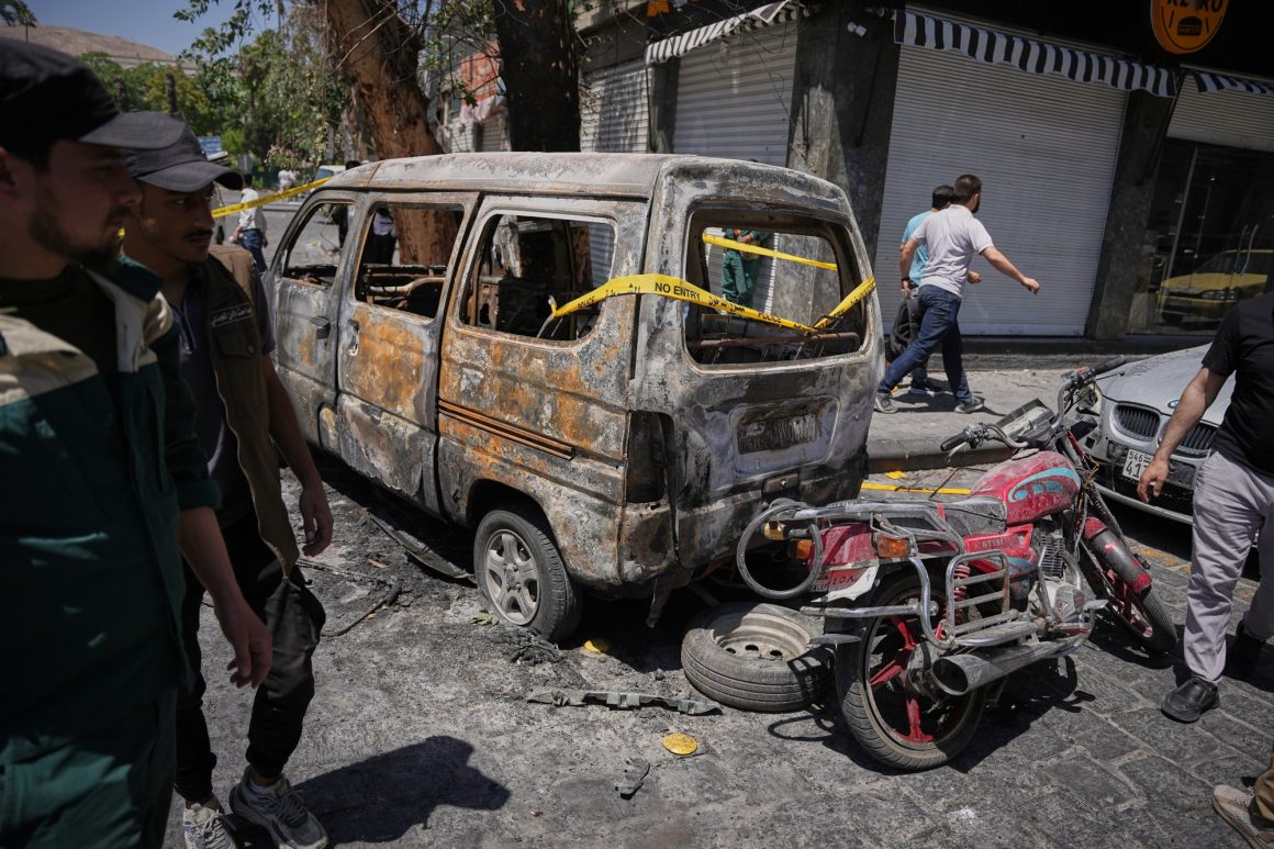 c4f6c101-c4c9-4738-9736-94e991f0a1d2 Explosions in Damascus Amid French Presidential Visit