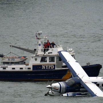 cba805b8-9898-4c5f-b0f3-cd6d72e70b56 Seaplane’s Hard Landing in New York’s East River Prompts Rescue