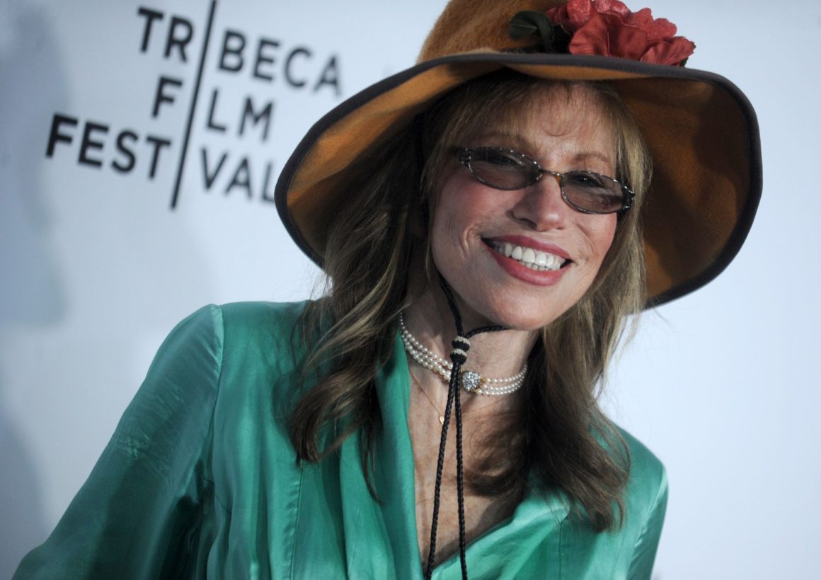 Carly Simon Diagnosed with Parkinson’s Disease and Faces Health Challenges