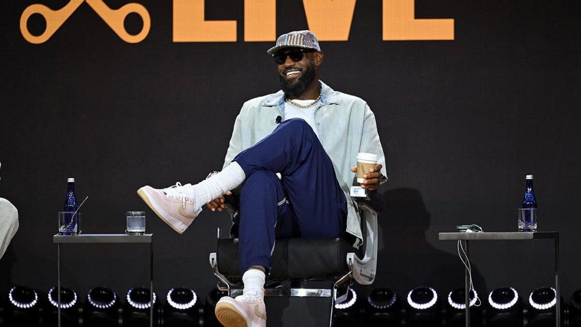 Fanatics Fest 2026: A Star-Studded Gathering