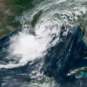 cf54d297-ebf9-4e73-908d-1a21b73da8d4 Tropical Storm Bertha Affects Gulf Coast with Rain and Strong Winds