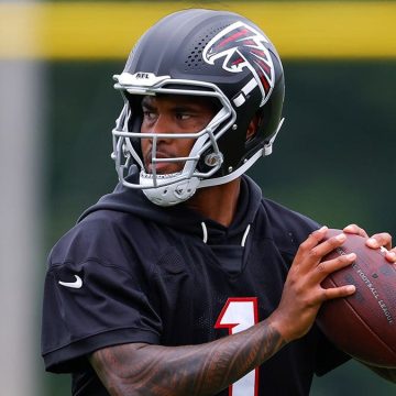 Falcons Face Early Quarterback Challenges in NFL Training Camp
