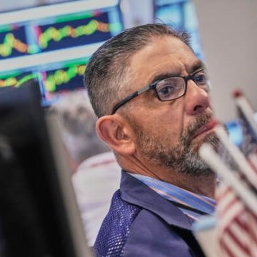 Mixed Performance in U.S. Stock Market Amid Economic Data