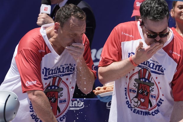 d6534c6c-93af-435a-b425-0ff5d1c55912 Joey Chestnut Secures Victory in Hot Dog Eating Contest