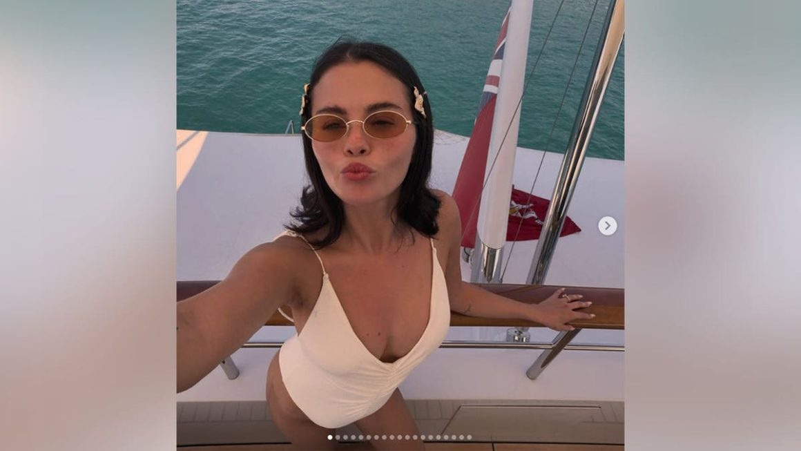 dc4d6986-1f58-41d1-9f0e-70e9d5debbc3 Selena Gomez Shares Vacation Moments with Husband Benny Blanco