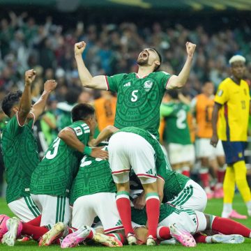 Facing Challenges at the Azteca Stadium: Strategies and Experiences