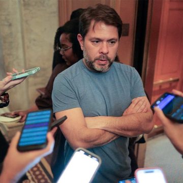 New Legislation Seeks to Regulate Relationships Between Lawmakers and Staff