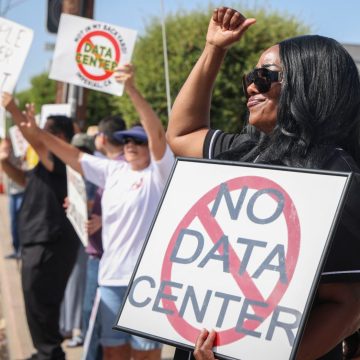 e8c0f612-2242-4163-9b24-38ff9196acb9 Rising Opposition to AI Data Centers Amid Community Concerns