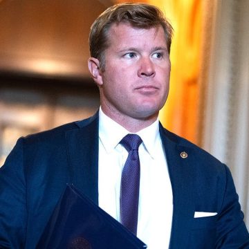 Debate on Term Limits Amid Health Concerns in Congress