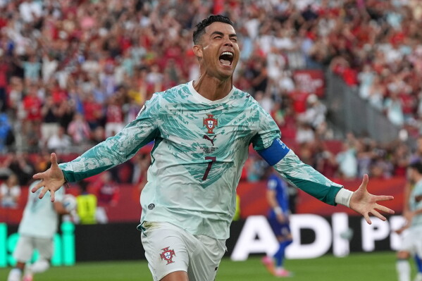 f6b0fd32-3f93-4d0a-b350-a2ed3d756b9e U.S. Team Embraces ‘Country Roads’ at World Cup