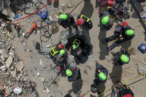 fb5cb0e4-7f4a-4ac7-b050-67274d9d0cc0 International Rescue Teams Aid Venezuela After Devastating Earthquakes