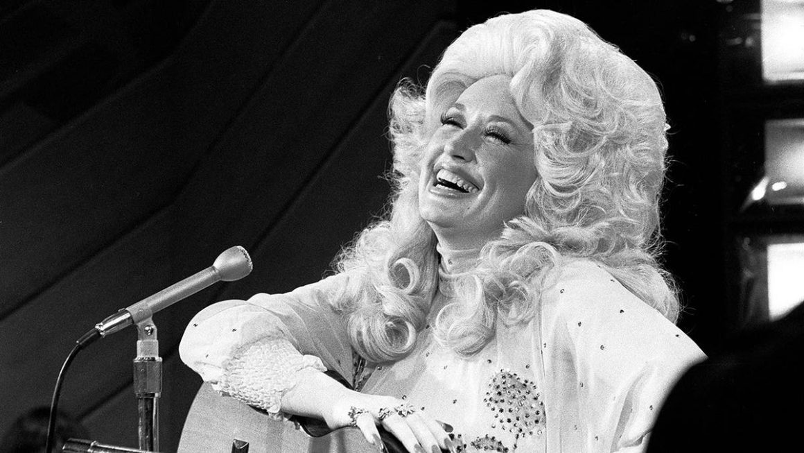 Tributes Pour In as Nation Mourns Dolly Parton’s Passing