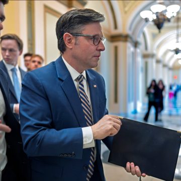 Congress Faces Challenges Amid Recess