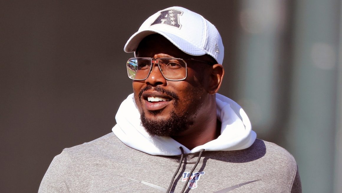 Von Miller Joins Dallas Cowboys for 15th NFL Season