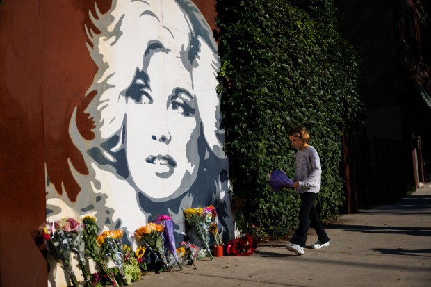 098000fc-ff74-471f-a5f2-a04efa797537 Dolly Parton, Beloved Country Music Icon, Passes Away at 80