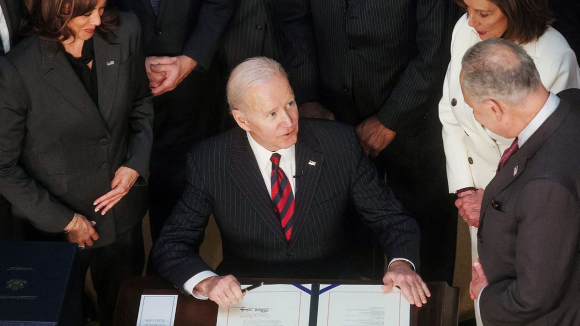 108e245b-9531-427d-b58a-cf5f23bea727 Justice Department Faces Challenges with Biden’s Clemency Decisions