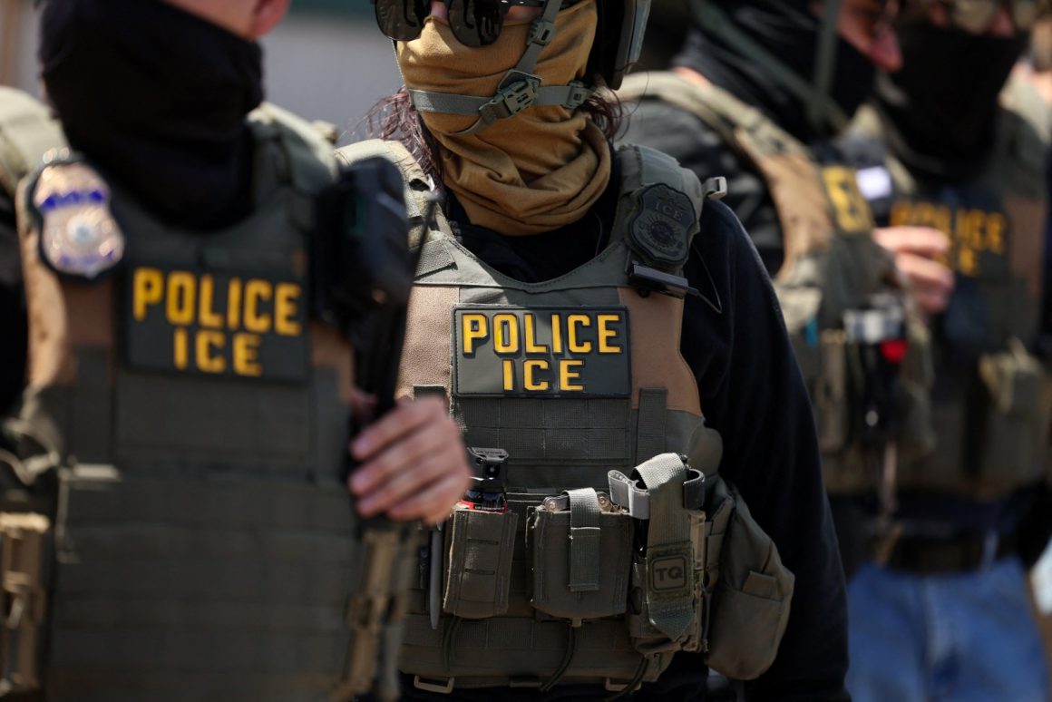 Democratic Party Pushes for the Abolishment of ICE