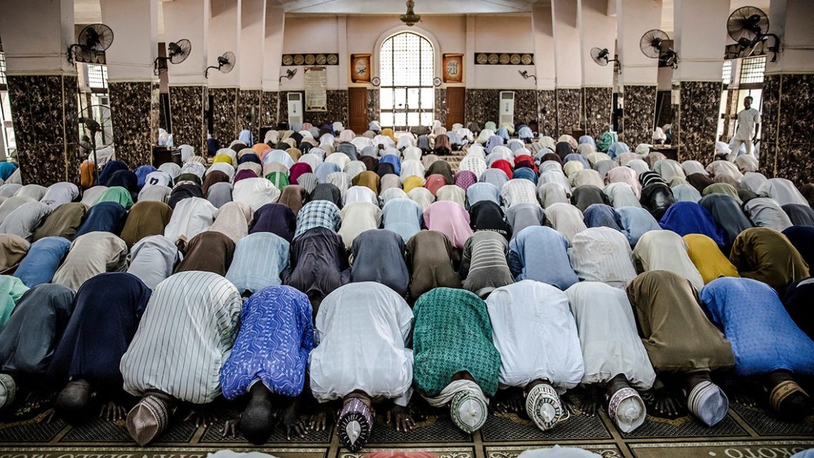 Parents Sue Palo Alto School Over Mosque Field Trip