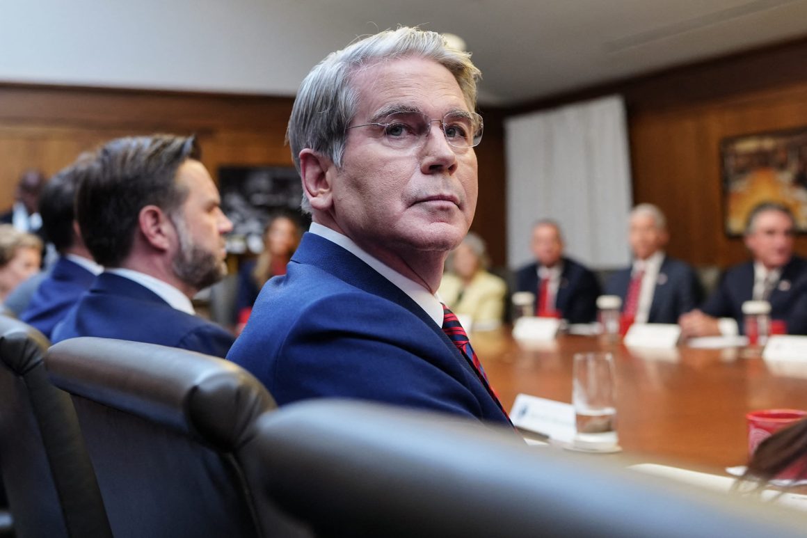 U.S. Economic Strategy Against Iran Described as ‘Economic D-Day’