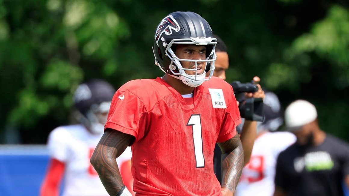 Atlanta Falcons Face Quarterback Dilemma with Tua Tagovailoa and Michael Penix Jr.