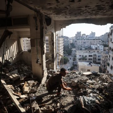 Israeli Airstrikes Persist in Gaza Despite Ceasefire Negotiations