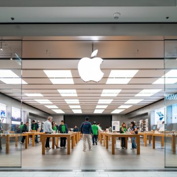 Apple’s Tariff Refund Impact on Q3 Earnings and Investment Strategies