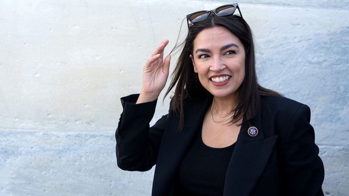 Ocasio-Cortez Rejoins Democratic Socialists of America Amid Rising Momentum