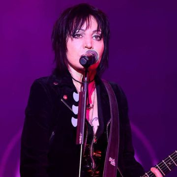 Joan Jett Cancels Concerts Due to Surgery
