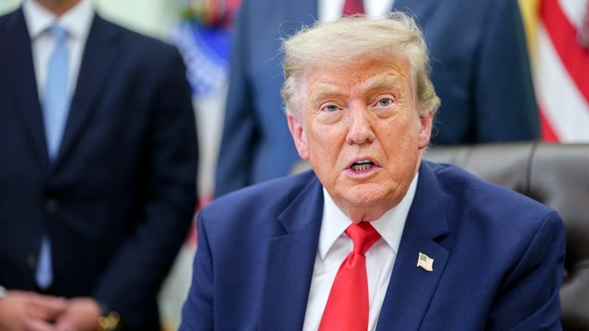 Clay Travis Discusses Alleged Insider Trading by Trump’s Prompter Operator