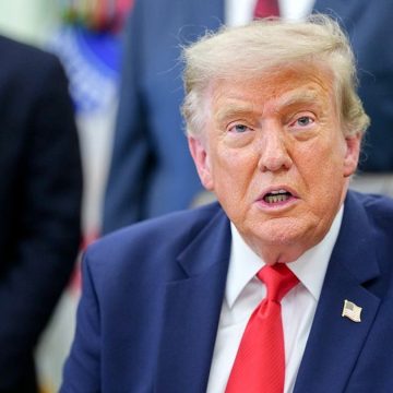 Clay Travis Discusses Alleged Insider Trading by Trump’s Prompter Operator