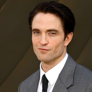 52ffbd84-f571-4b04-9b85-900e99e1d810 Robert Pattinson’s Eerie Transformation in ‘Primetime’