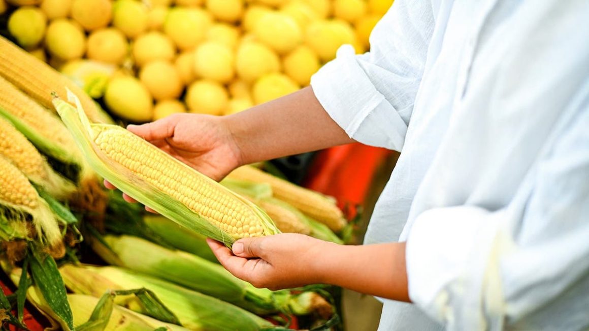 Debate Surrounds Shucking Corn Before Purchase