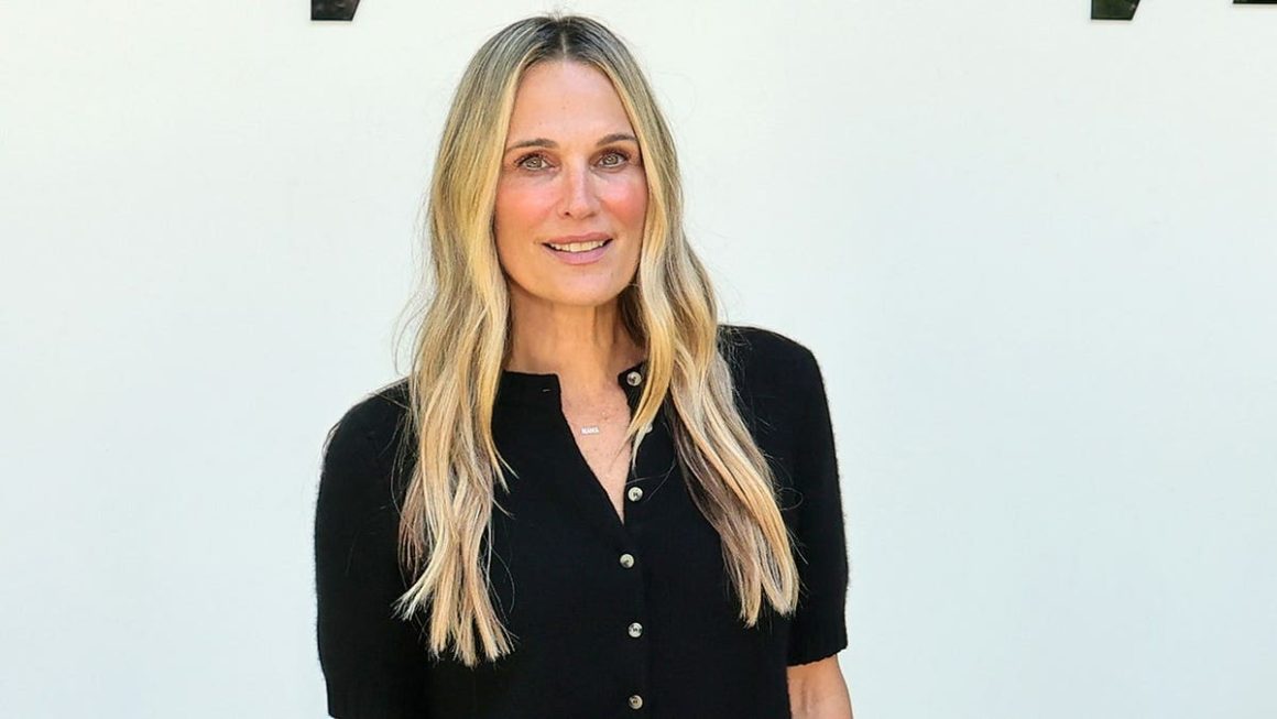 Molly Sims Opens Up About Hollywood Beauty Secrets